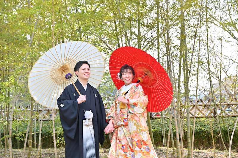 ロケーション撮影東山荘の竹林で結婚記念写真。nagomi studioでウエディング写真を！